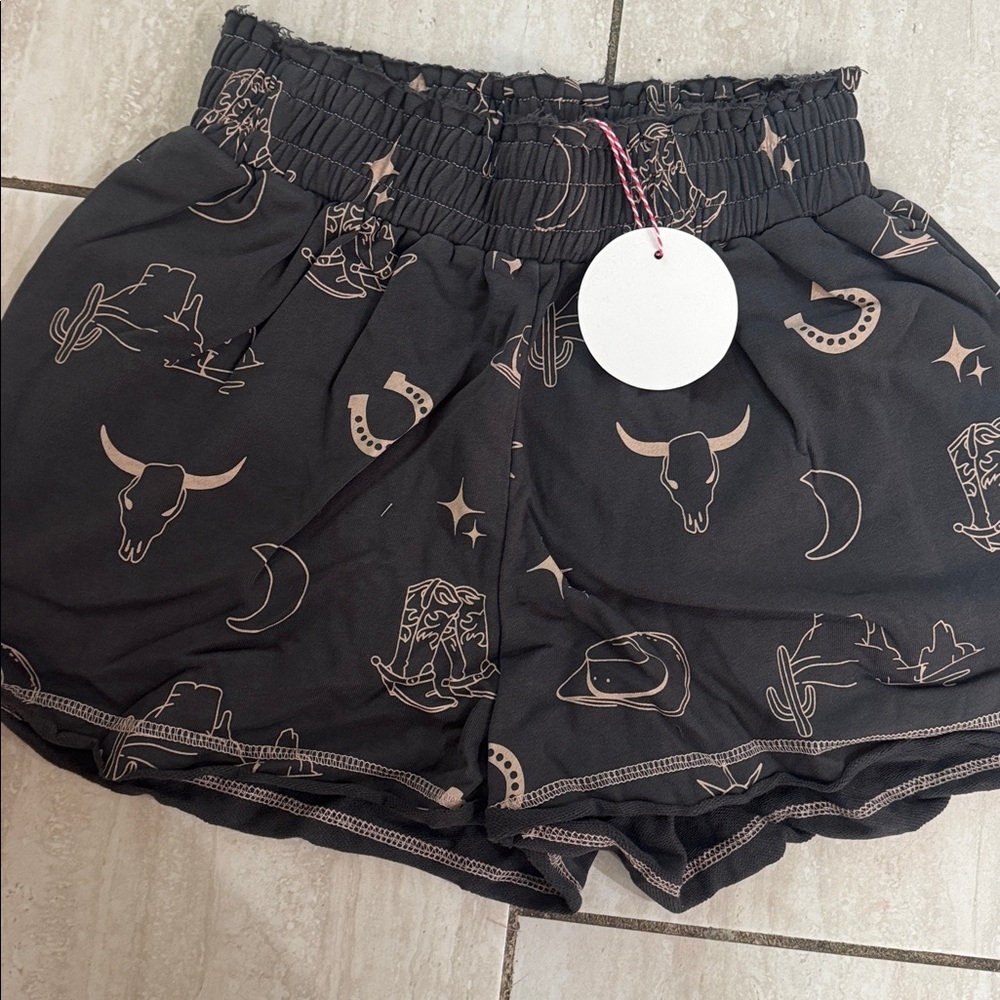 Umgee GRAY French Terry Smocked Waist Pocket Cowgirl Shorts Small NWT - Picture 3 of 3
